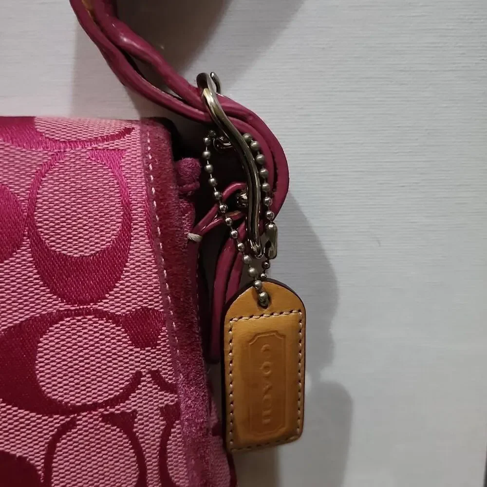 Coach Signature Messenger Crossbody - Shoulder Bag in a vibrant pink Y2K Era